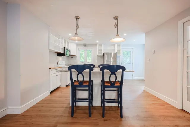 $3,200 | 115 Green Street, Unit A, Marblehead, MA 01945