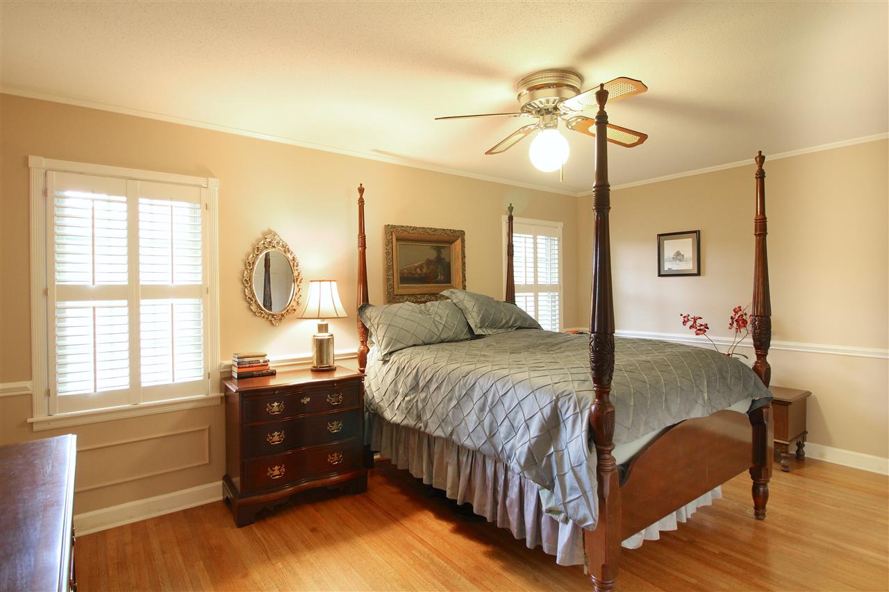 916 Park Valley Road Memphis, TN 38119 - Photo 9 of 23 This room has 2 closets