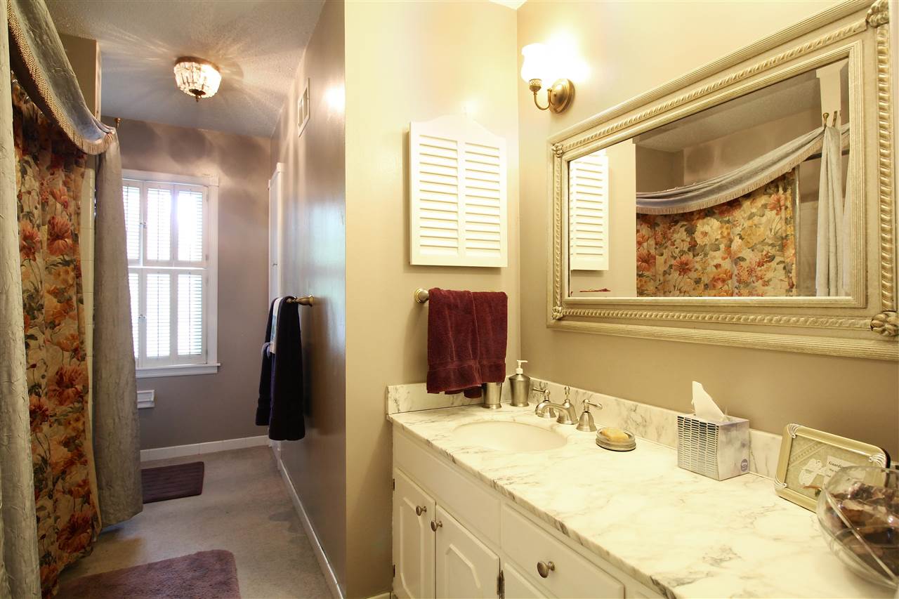 916 Park Valley Road Memphis, TN 38119 - Photo 10 of 23 This bath has tile under the carpet in good shape
