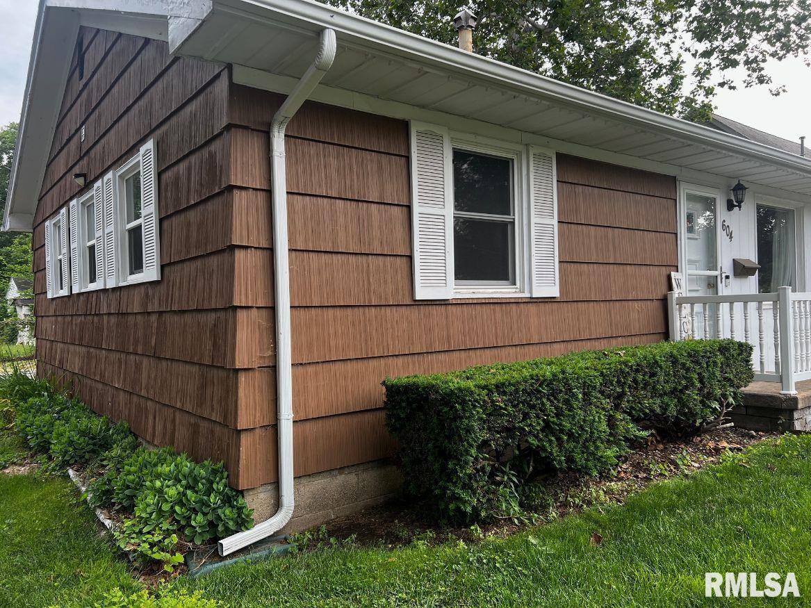 604 Eastman Avenue Springfield, IL 62702 - Photo 2 of 13