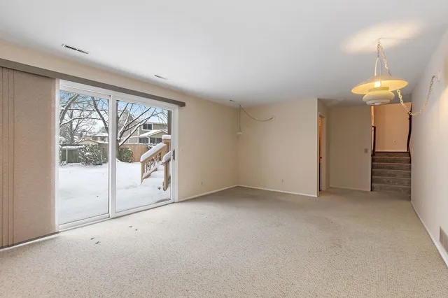 $385,000 | 1021 Abbey Drive, Crystal Lake, IL 60014