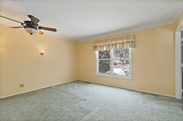 $385,000 | 1021 Abbey Drive, Crystal Lake, IL 60014