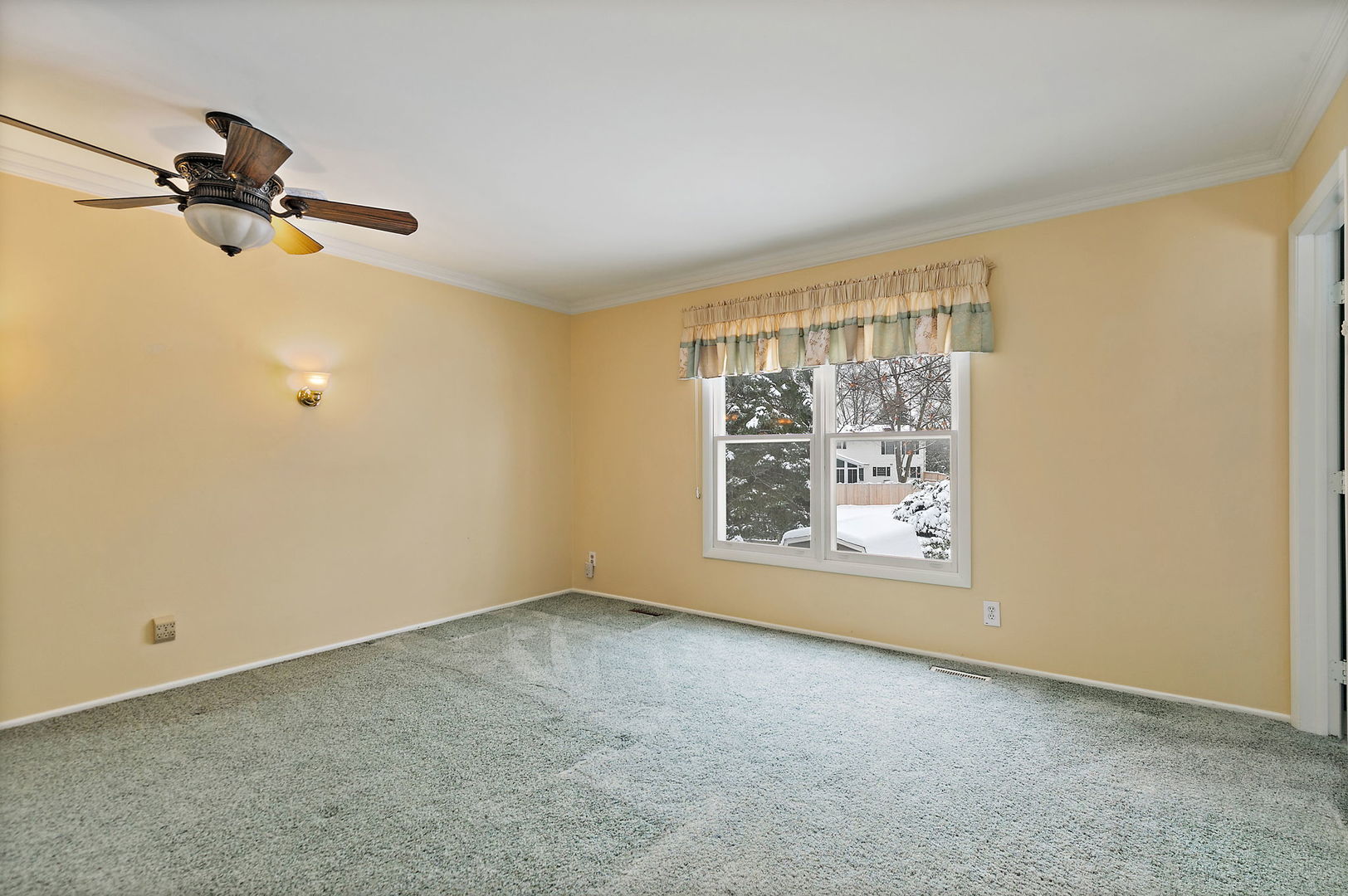 1021 Abbey Drive Crystal Lake, IL 60014 - Photo 14 of 28 a view of an empty room with a window