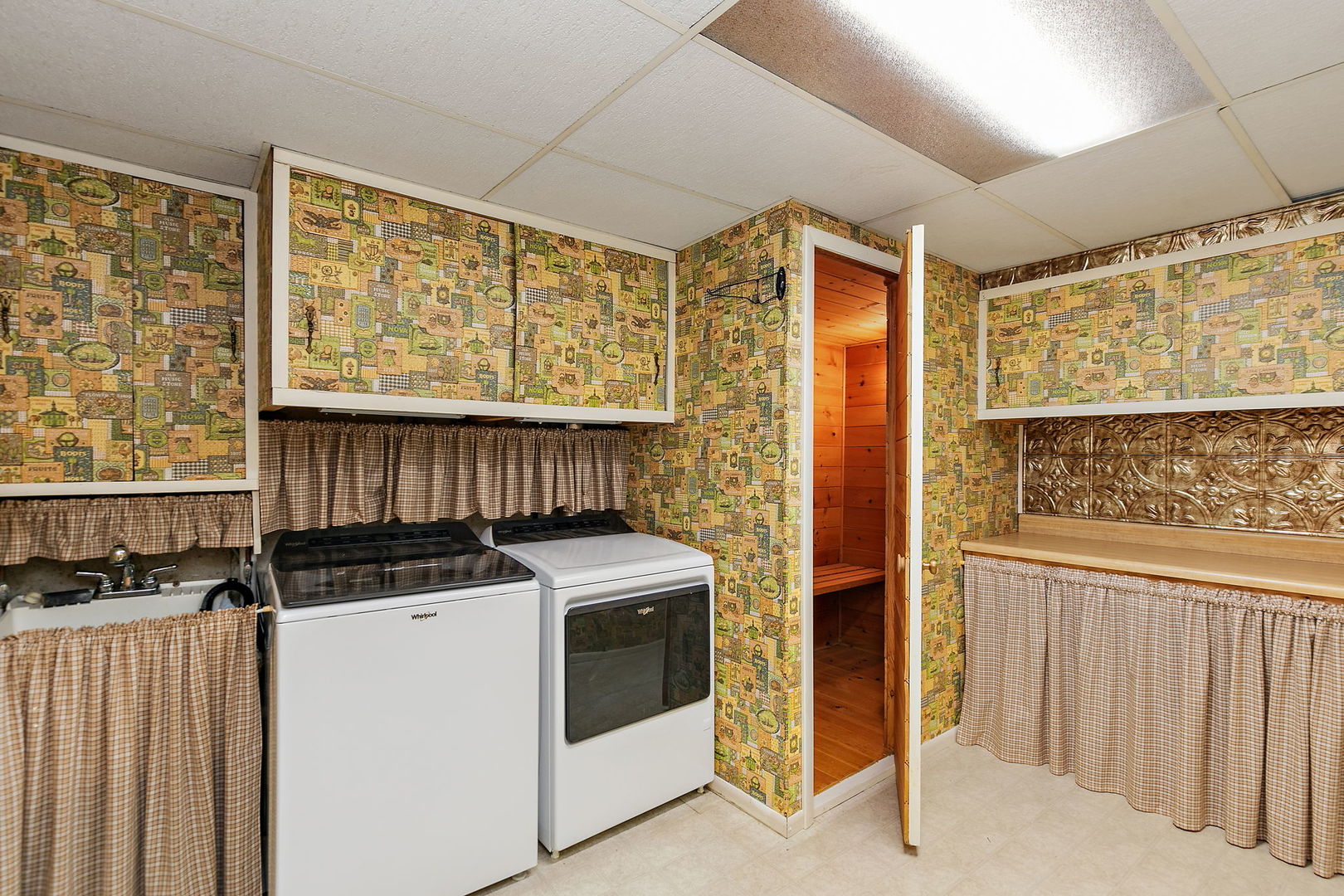 1021 Abbey Drive Crystal Lake, IL 60014 - Photo 22 of 28 a utility room with dryer and washer
