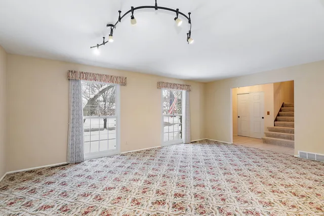 $385,000 | 1021 Abbey Drive, Crystal Lake, IL 60014