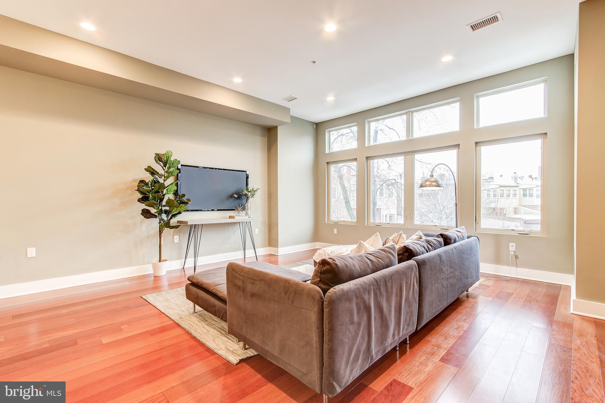 762 Park Road Northwest, Unit 4 Washington, DC 20010 - Photo 10 of 43 Tall Ceilings & Recessed Lights