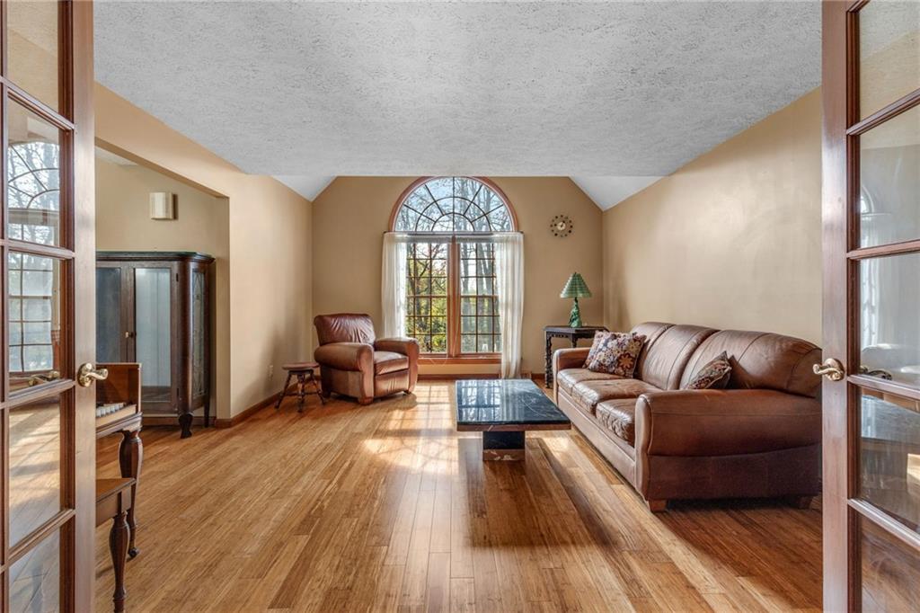 562 Callery Road Cranberry Township, PA 16066 - Photo 4 of 46 Gallery Image 4