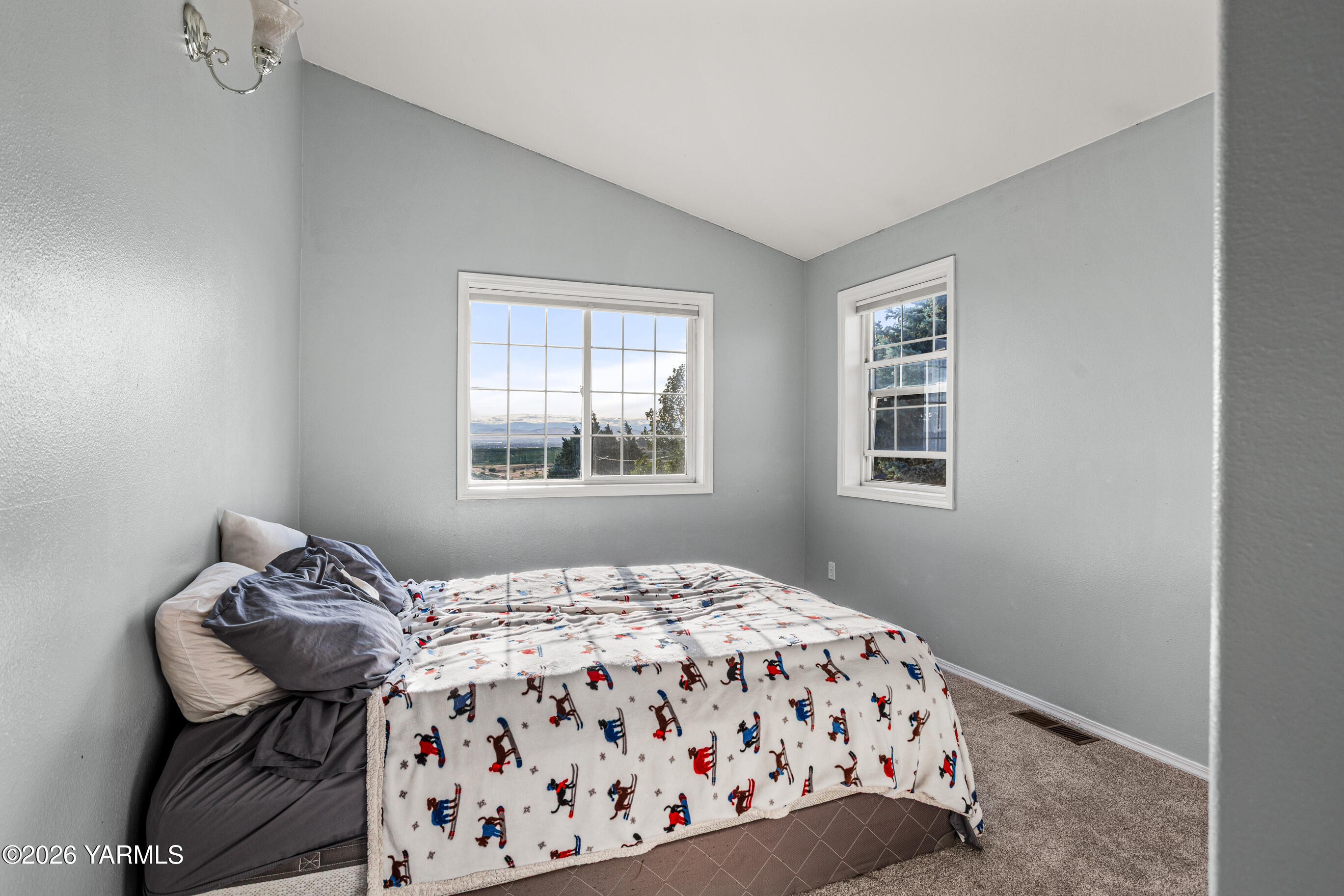 5060 Lombard Loop Road Zillah, WA 98953 - Photo 43 of 65 a bedroom with a bed and window