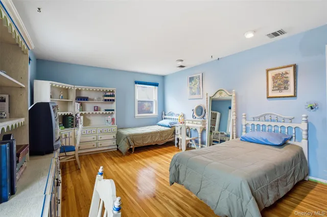 $749,000 | 7 Helaine Court, Orangeburg, NY 10962