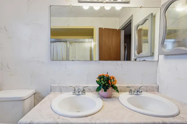 $749,000 | 7 Helaine Court, Orangeburg, NY 10962