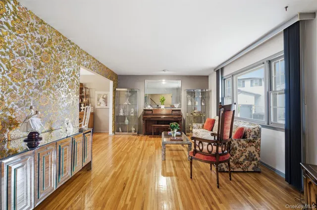 $749,000 | 7 Helaine Court, Orangeburg, NY 10962