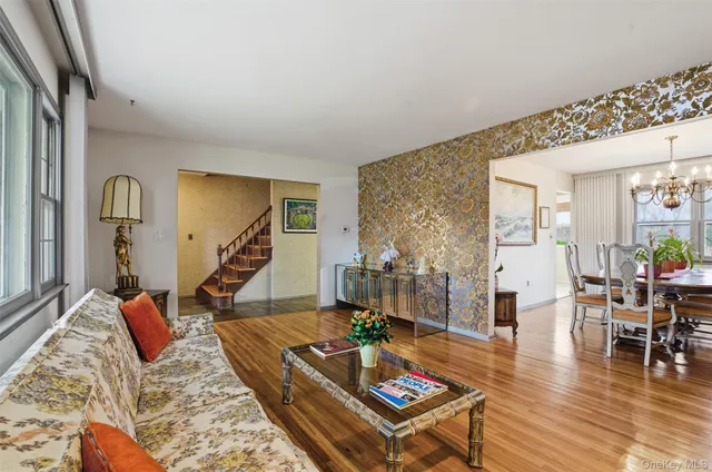 $749,000 | 7 Helaine Court, Orangeburg, NY 10962