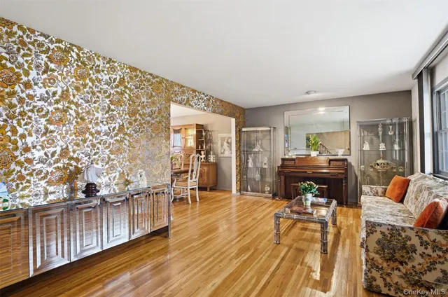 $749,000 | 7 Helaine Court, Orangeburg, NY 10962