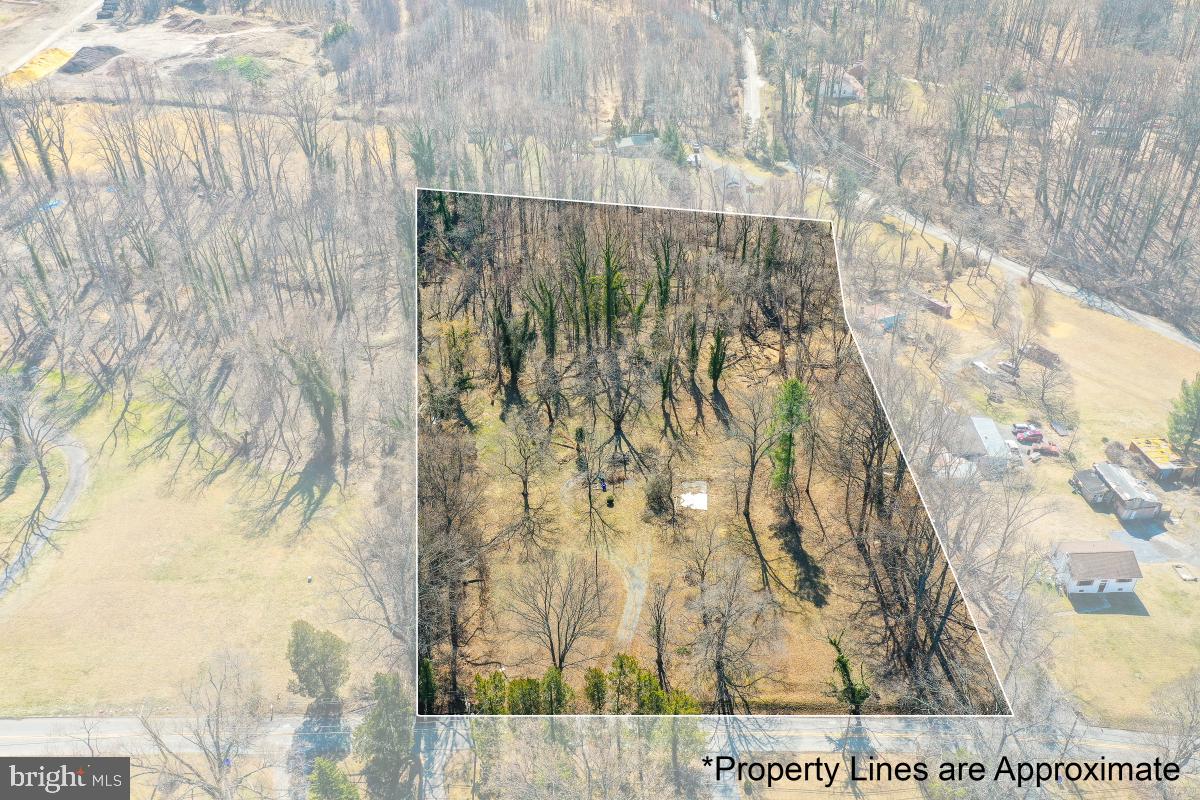 18465 Brooke Road Sandy Spring, MD 20860 - Photo 2 of 24 a bathroom with a shower