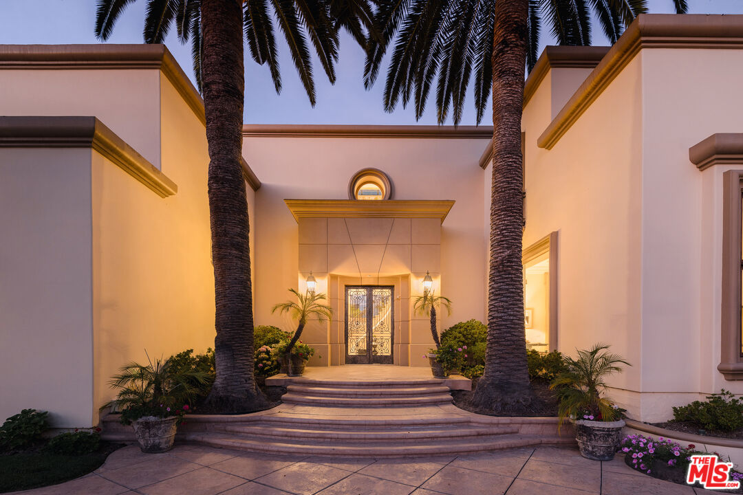 3364 Clerendon Road Beverly Hills, CA 90210 - Photo 29 of 33 a view of a entryway door of the house