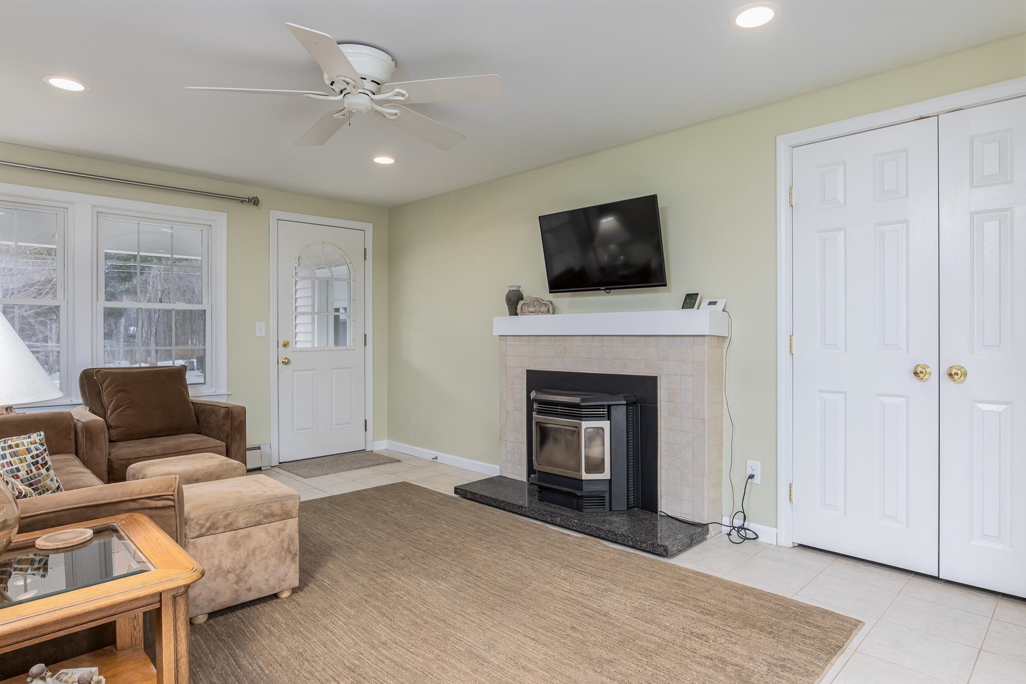 21 Woodridge Road Merrimack, NH 03054 - Photo 12 of 40 Gallery Image 12
