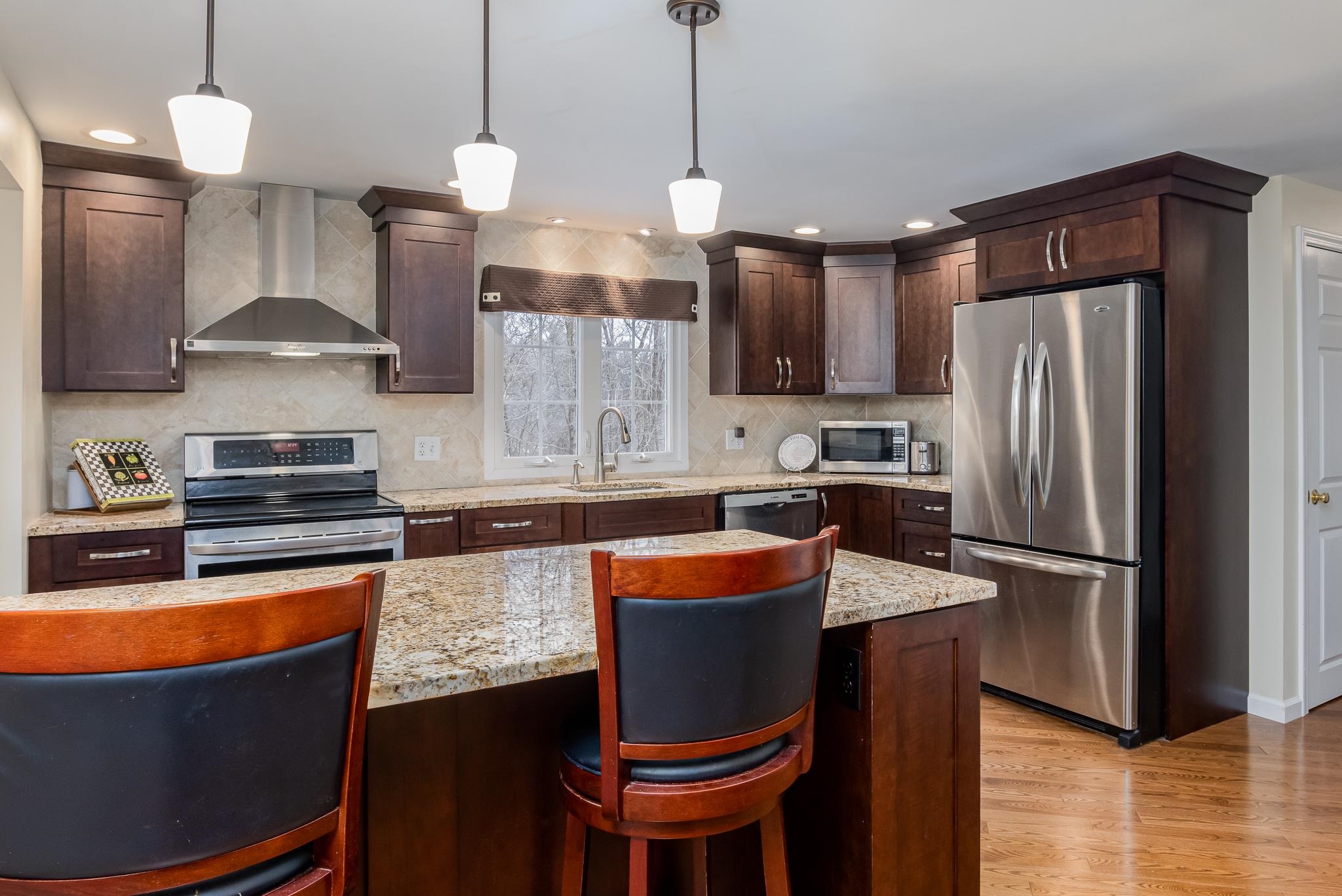 21 Woodridge Road Merrimack, NH 03054 - Photo 3 of 40 Gallery Image 3