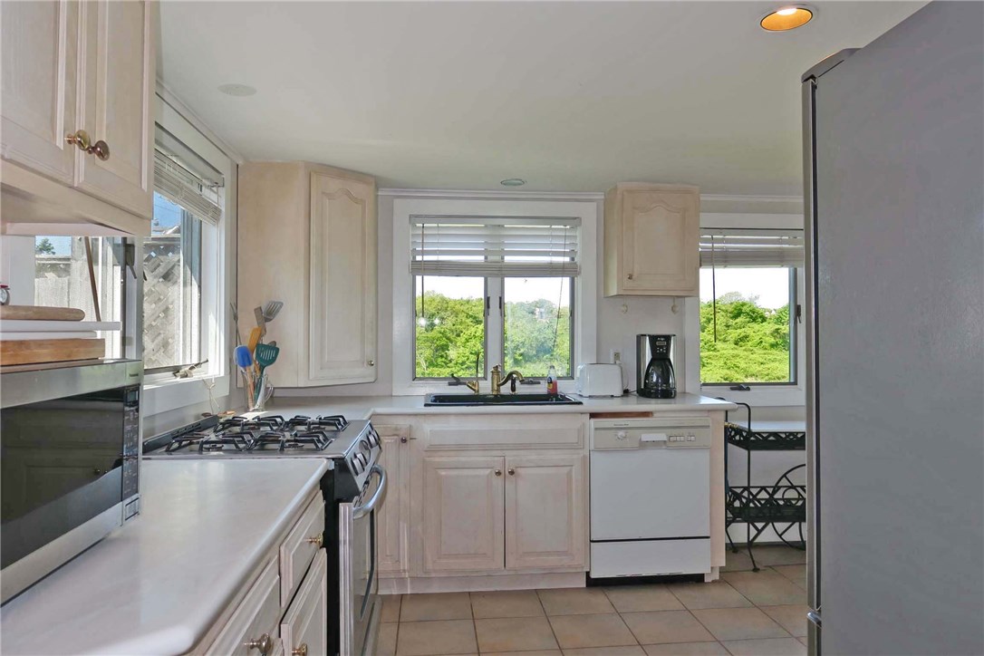 838 Center Road Block Island, RI 02807 - Photo 12 of 30 Kitchen