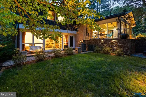 $1,540,000 | 8034 Park Overlook Drive, Bethesda, MD 20817