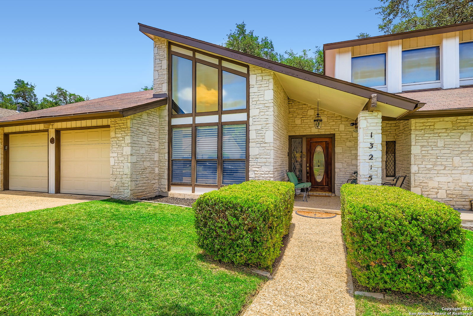 13215 Hunters Spring San Antonio, TX 78230 - Photo 4 of 29 a front view of a house with garden