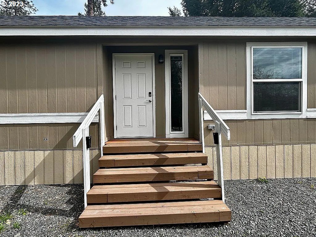 7501 Lower River Road, Unit 26 Grants Pass, OR 97526 - Photo 3 of 12 a view of entryway with a front door