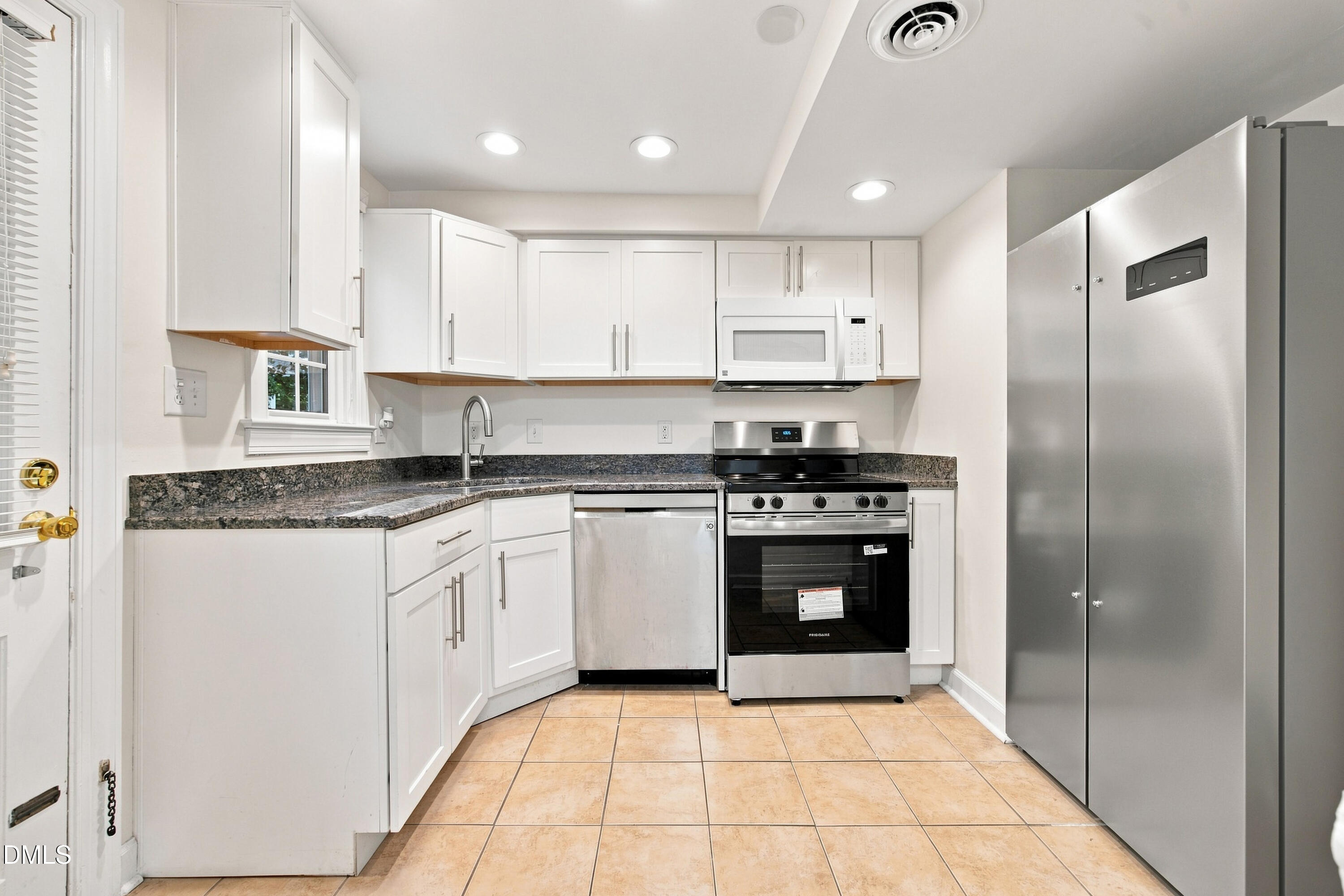 1649 Sutton Drive Raleigh, NC 27605 - Photo 10 of 25 16-print-IMG_2701_Edit