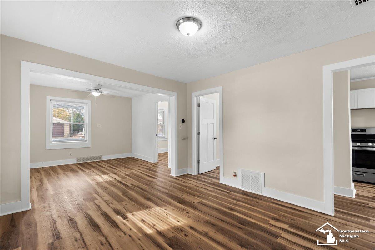 8696 Swan Creek Road Newport, MI 48166 - Photo 7 of 27 50160509-ab05ea2f-7a6c-4b20-acfe-800edd40efc2.JPG