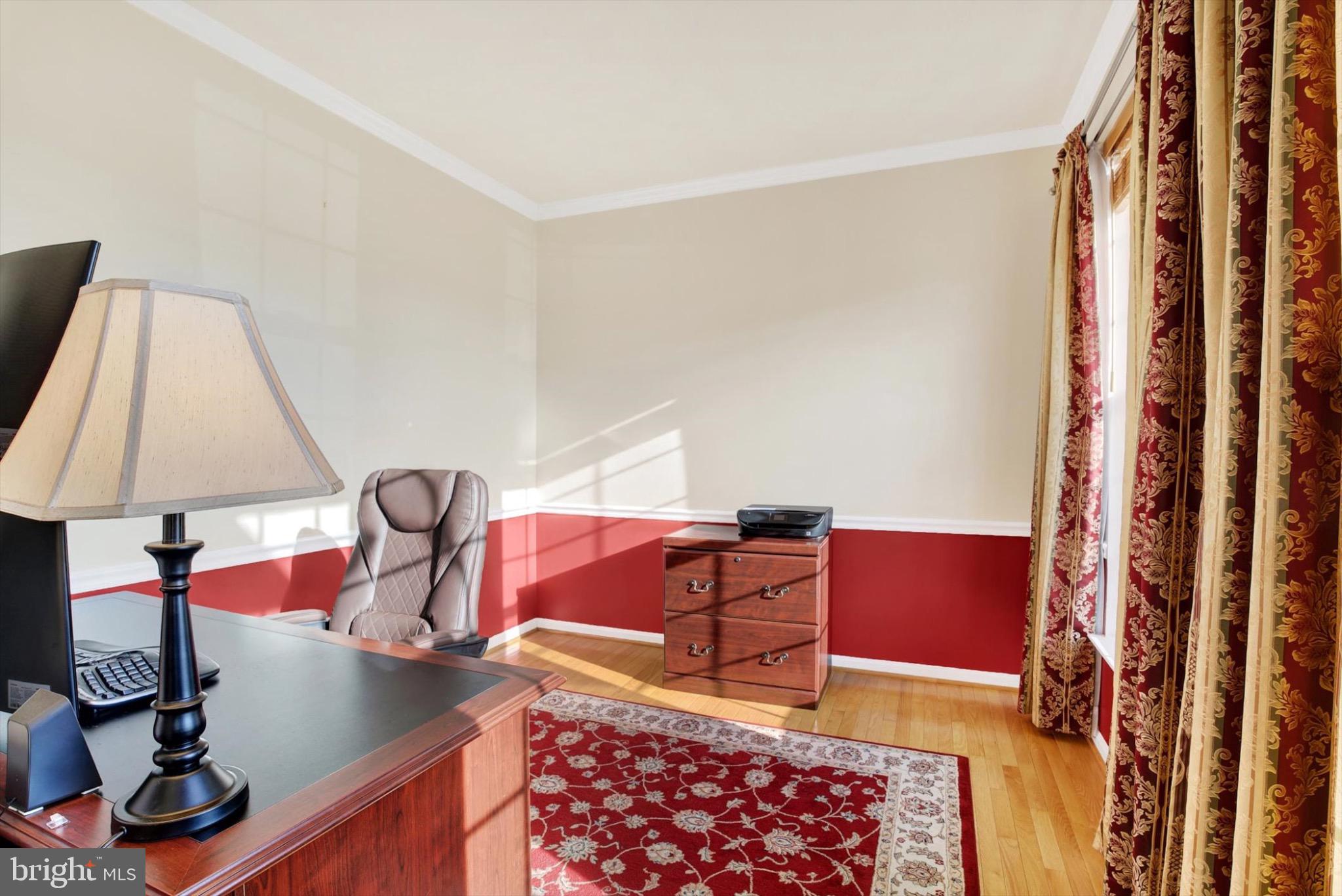 5904 Union Ridge Drive Adamstown, MD 21710 - Photo 26 of 51 a living room with furniture and a lamp