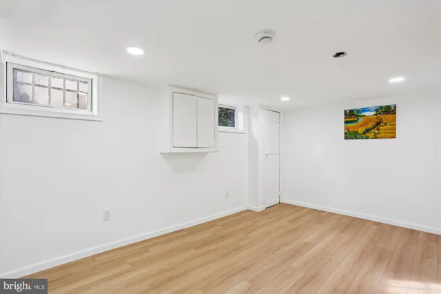 a view of a house with a back yard