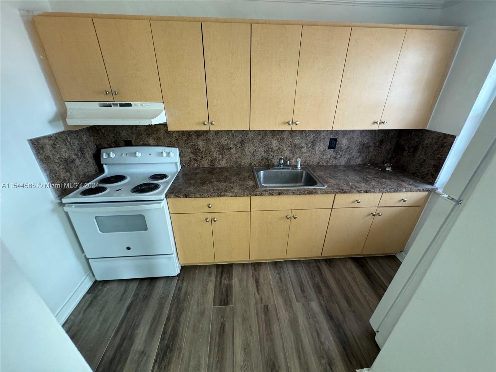 120 West 9th St Unit 202