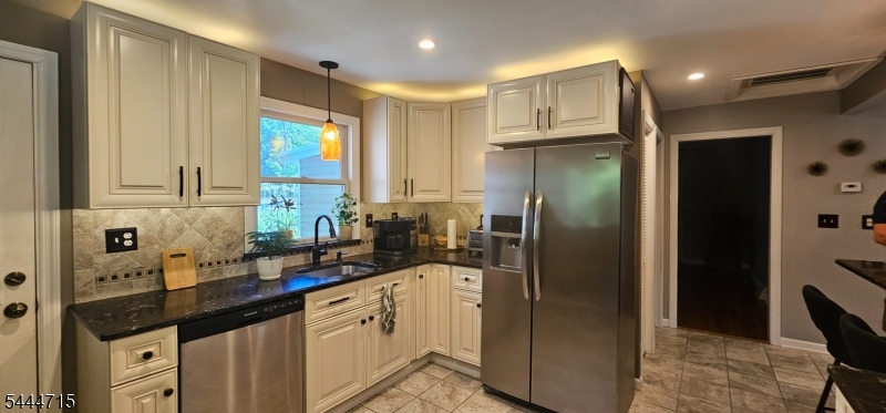 9 Harrison Road Riverdale, NJ 07457 - Photo 5 of 12