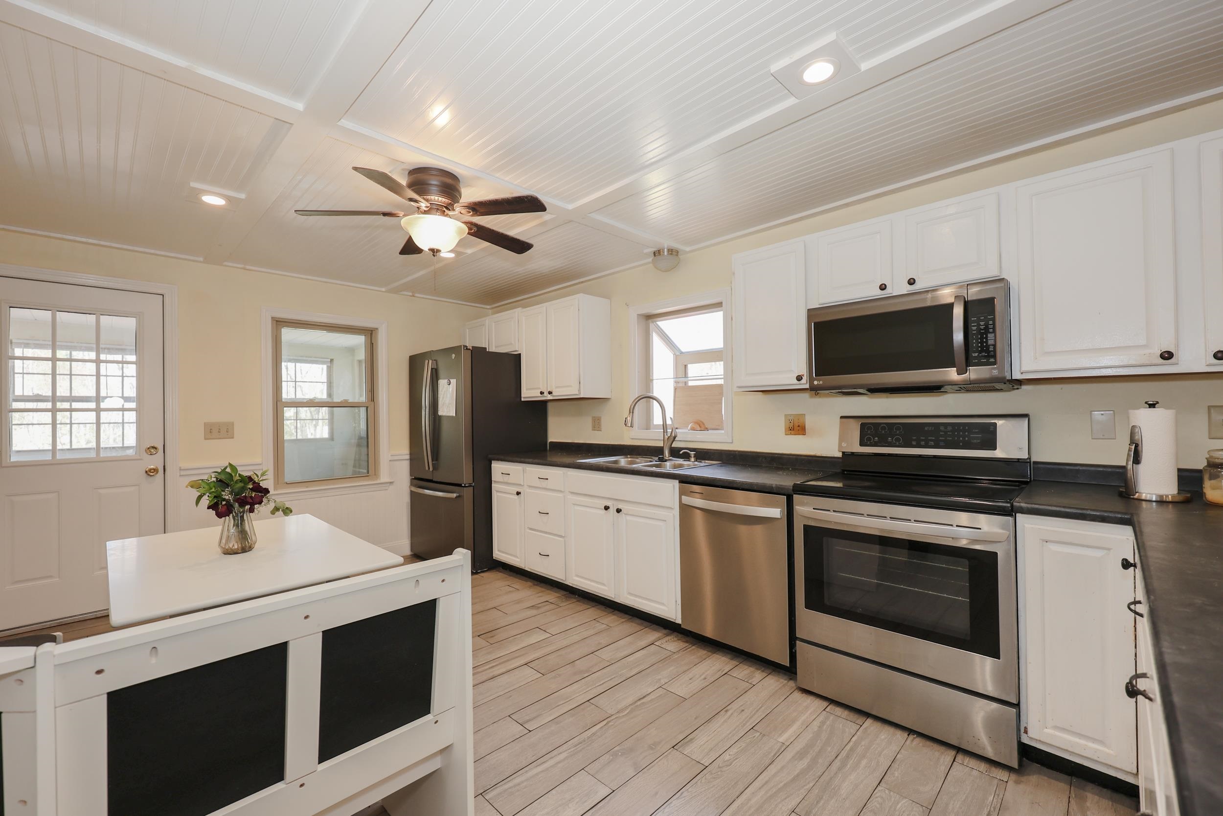 21 Holbrook Road Bedford, NH 03110 - Photo 16 of 24