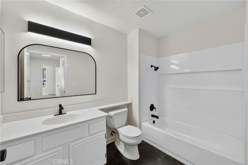 375 Central Avenue, Unit 190 Riverside, CA 92507 - Photo 19 of 73 Hallway Bathroom