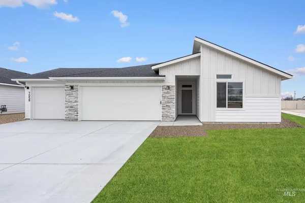 $419,990 | 924 Northeast Trailridge Court, Mountain Home, ID 83647