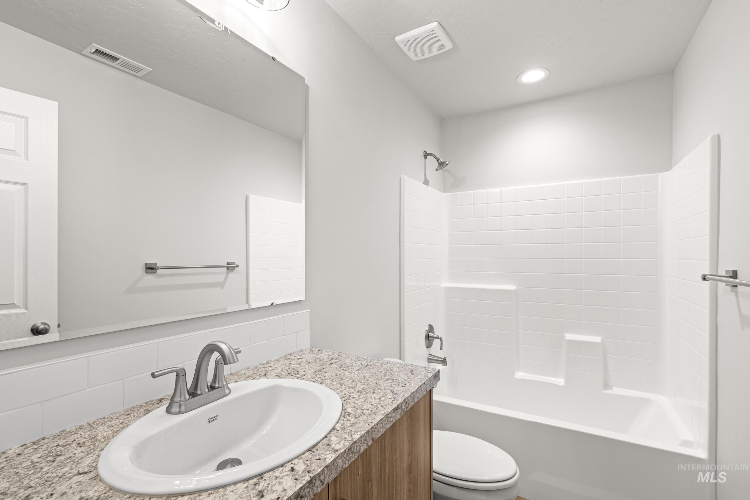 924 Northeast Trailridge Court Mountain Home, ID 83647 - Photo 21 of 21 Full bath featuring bathing tub / shower combination, vanity, and backsplash