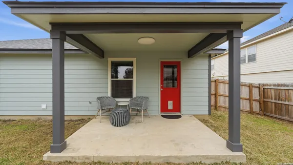 a view of back yard of the house