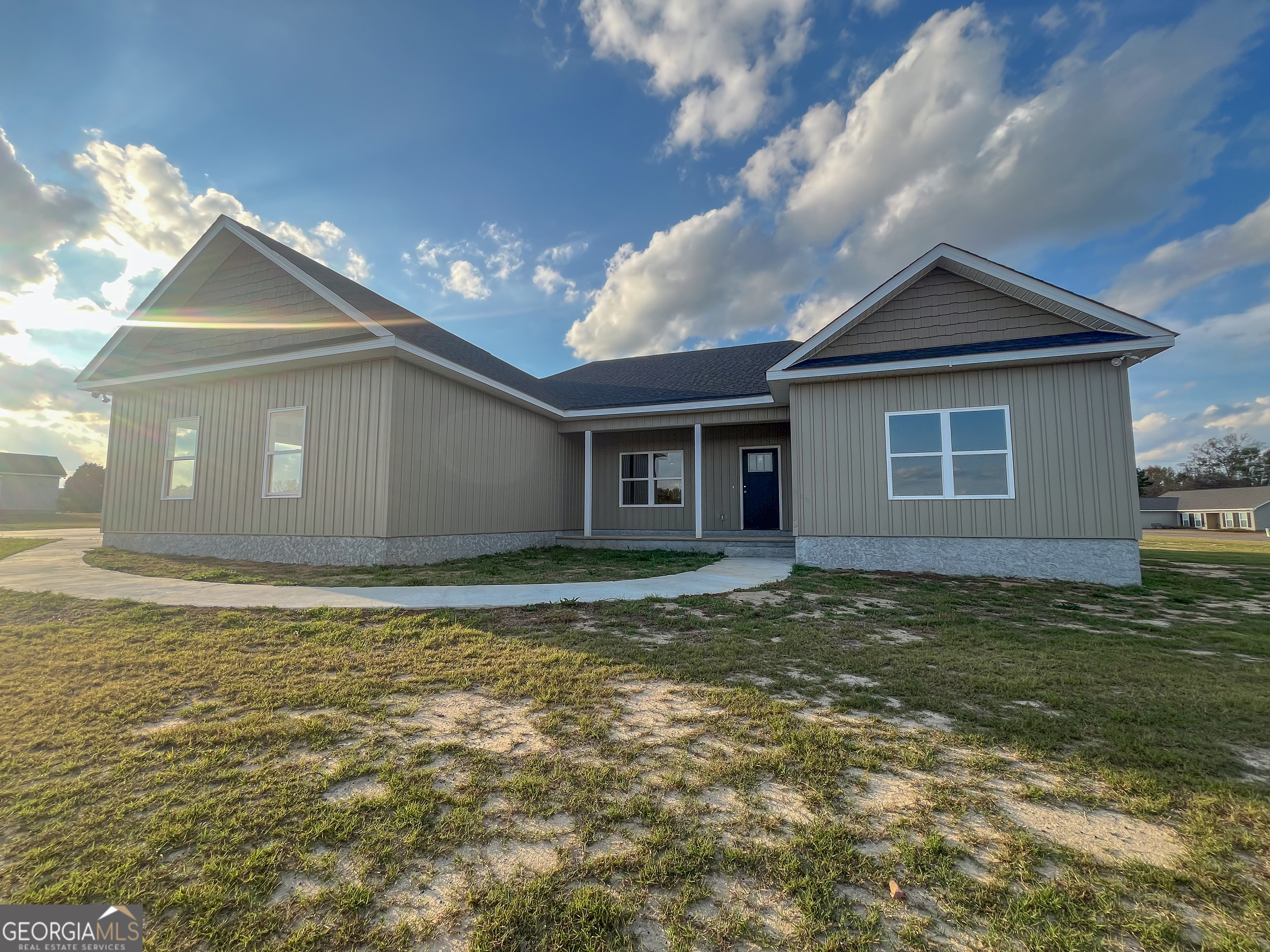a view of a house with a yard