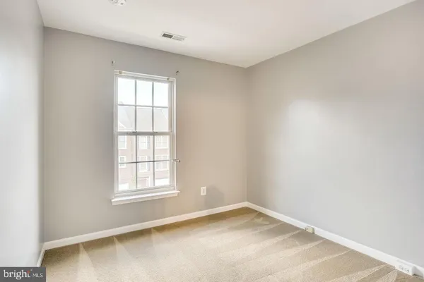 $2,850 | 25242 Dunvegan Square, Chantilly, VA 20152