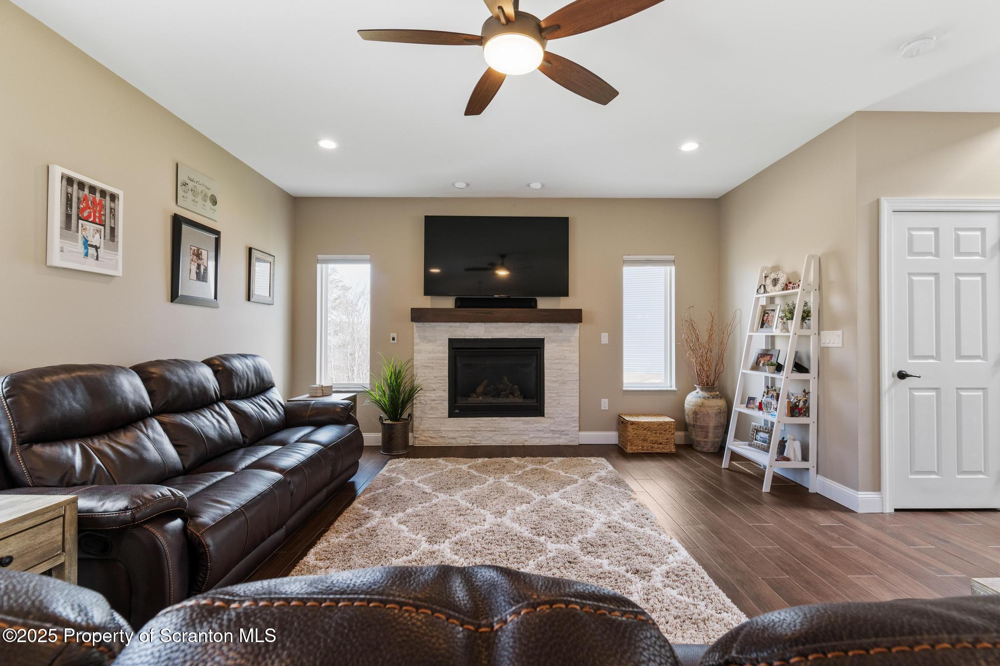 207 Carpenter Hill Road Clarks Summit, PA 18411 - Photo 11 of 54 Great Room