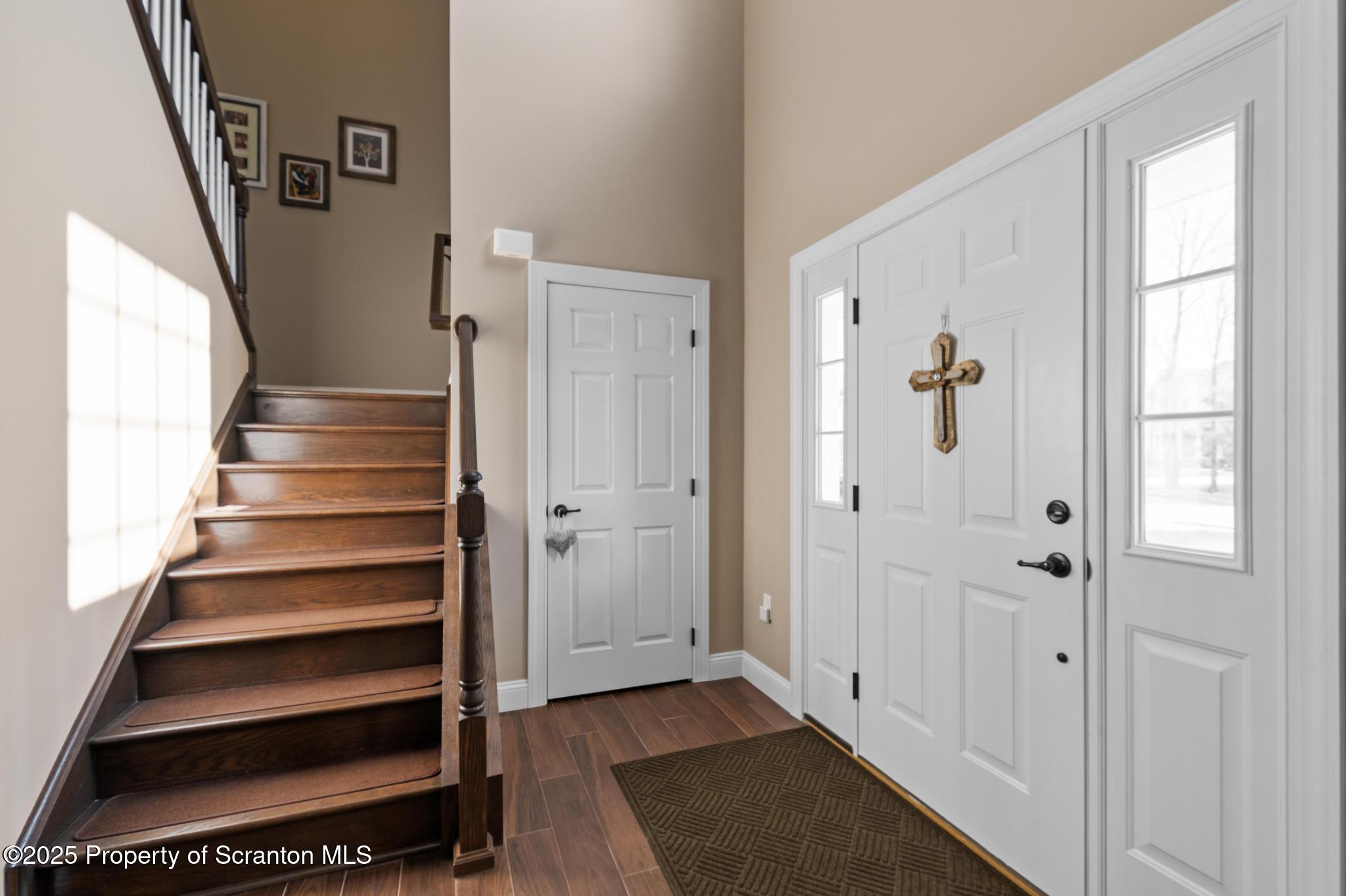 207 Carpenter Hill Road Clarks Summit, PA 18411 - Photo 2 of 54 Foyer