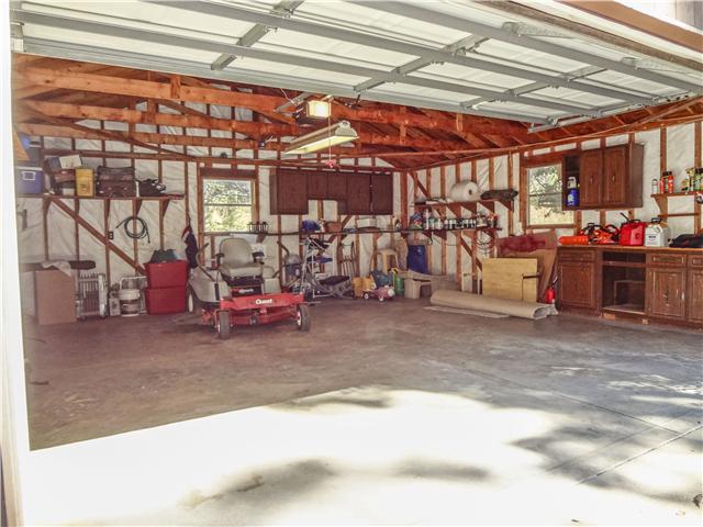 1186 Pleasant Ridge Road Goodspring, TN 38460 - Photo 4 of 20 a view of a garage