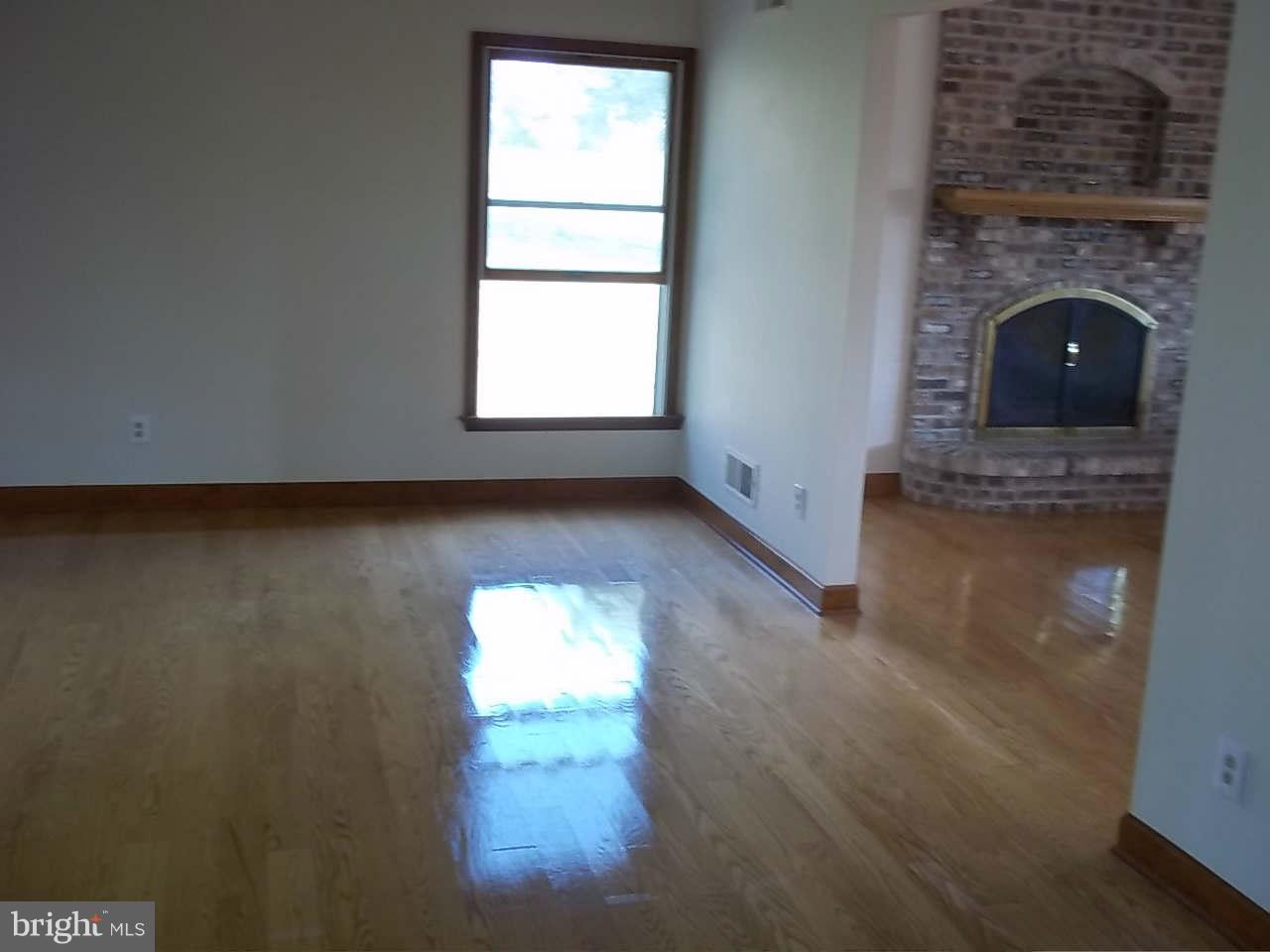 788 Oldfield Point Road Elkton, MD 21921 - Photo 5 of 21 Living Room