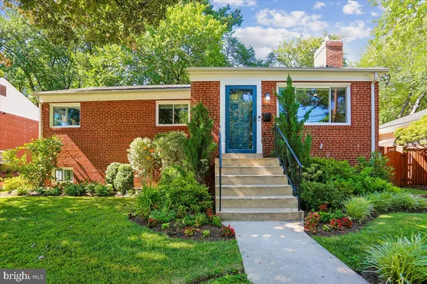 $820,000 | 5113 Flanders Avenue, Kensington, MD 20895