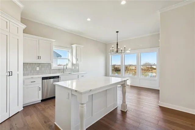 $619,900 | 9810 North Laurel Avenue, Kansas City, MO 64157