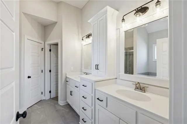 $619,900 | 9810 North Laurel Avenue, Kansas City, MO 64157