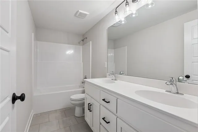 $619,900 | 9810 North Laurel Avenue, Kansas City, MO 64157