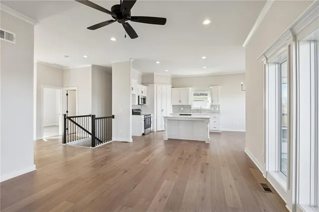 $619,900 | 9810 North Laurel Avenue, Kansas City, MO 64157