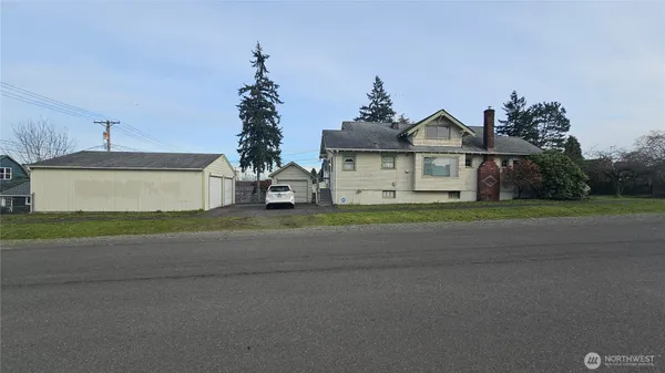 $435,000 | 423 South 34th Street, Tacoma, WA 98418