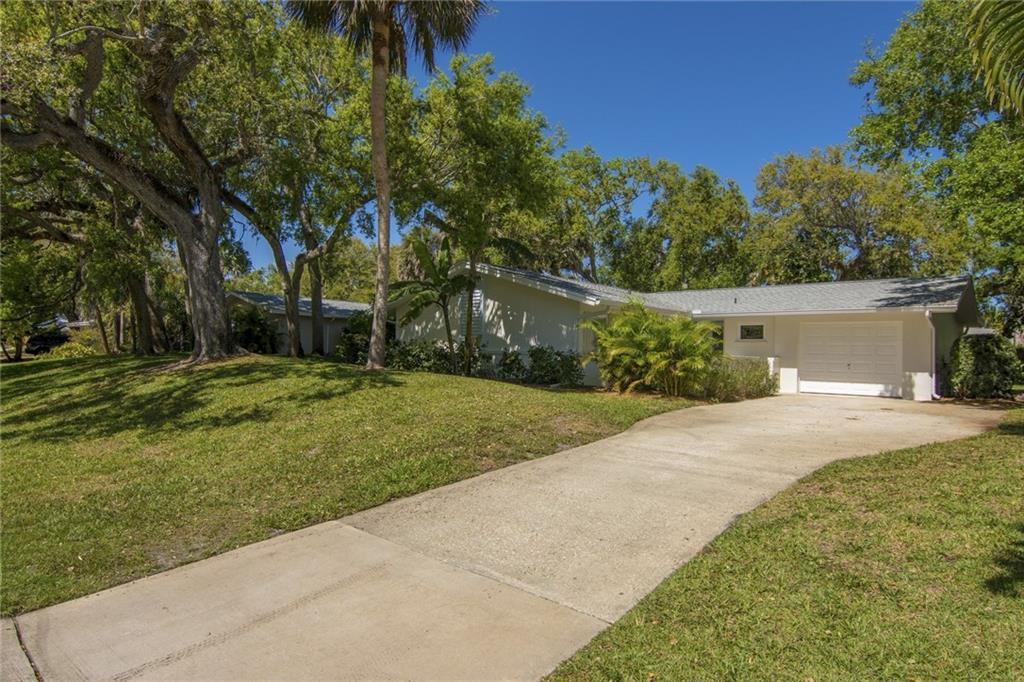 365 Fiddlewood Road Vero Beach, FL 32963 - Photo 2 of 36 Gallery Image 2