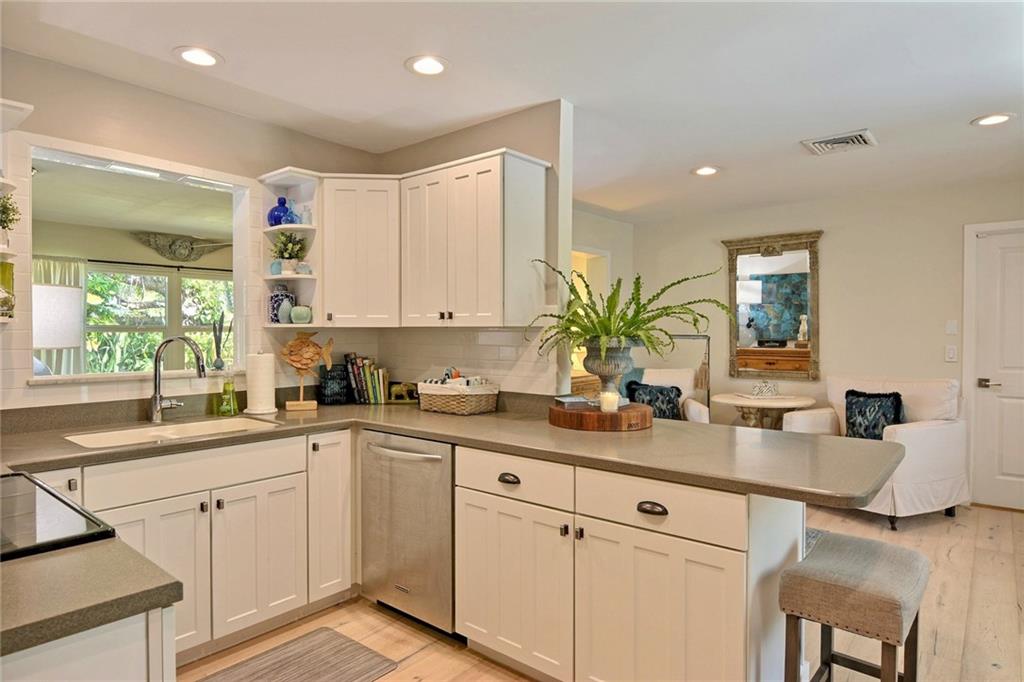365 Fiddlewood Road Vero Beach, FL 32963 - Photo 8 of 36 Gallery Image 8